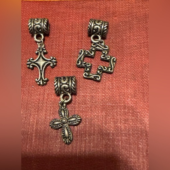 Elegant Silver Tone Cross Charm Set - Picture 3 of 8